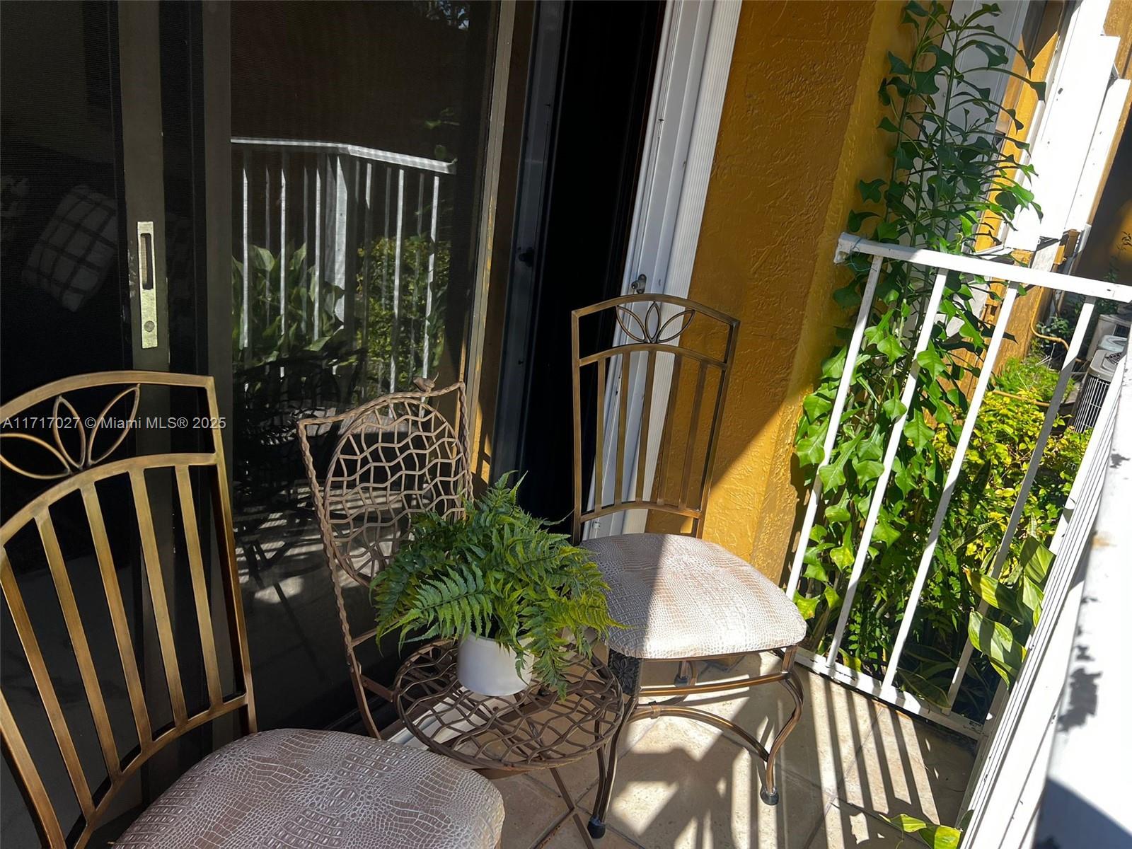 THE COURTS AT KENDALL CON - Residential