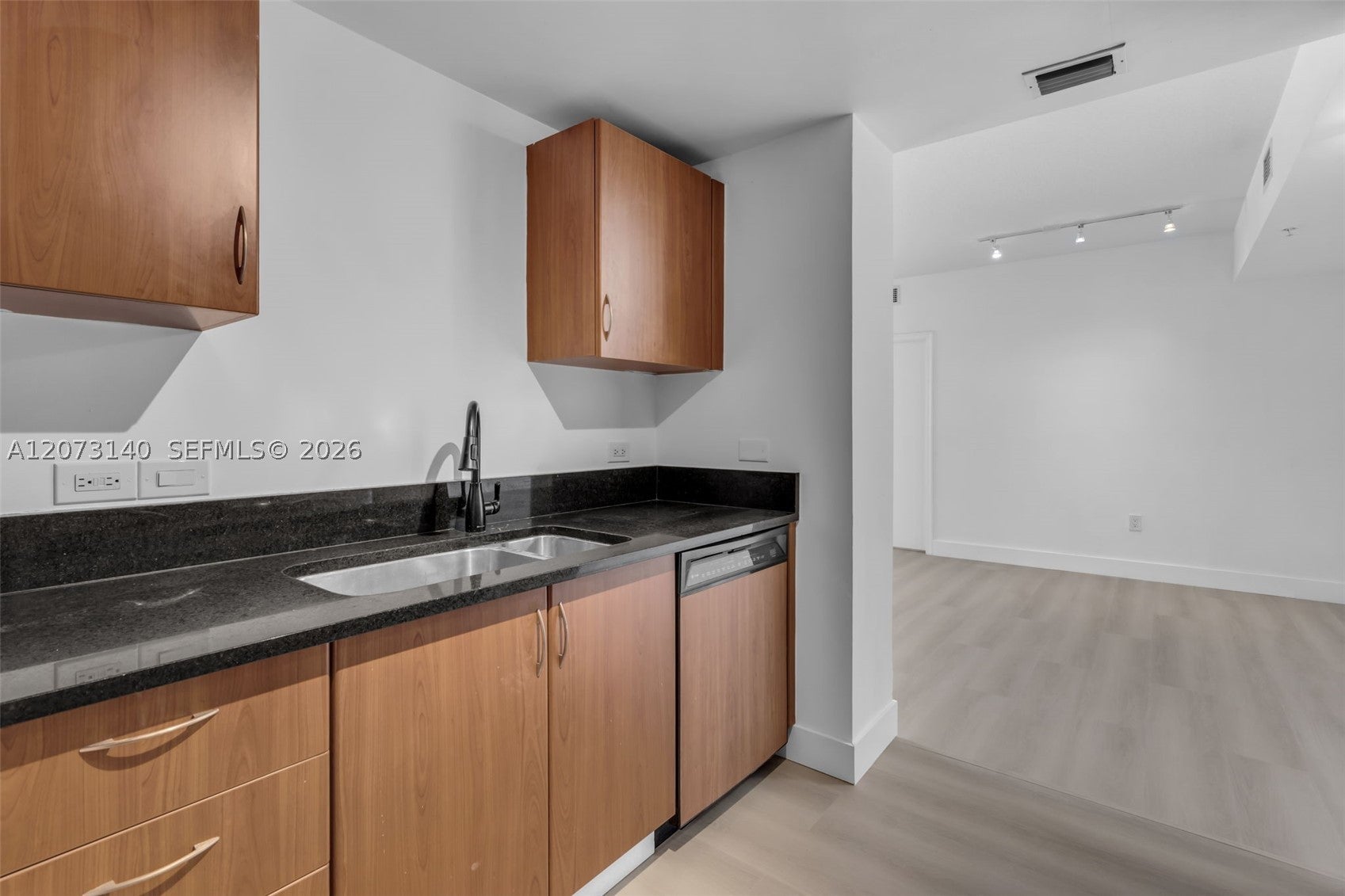 18800 NE 29th Ave LP1022