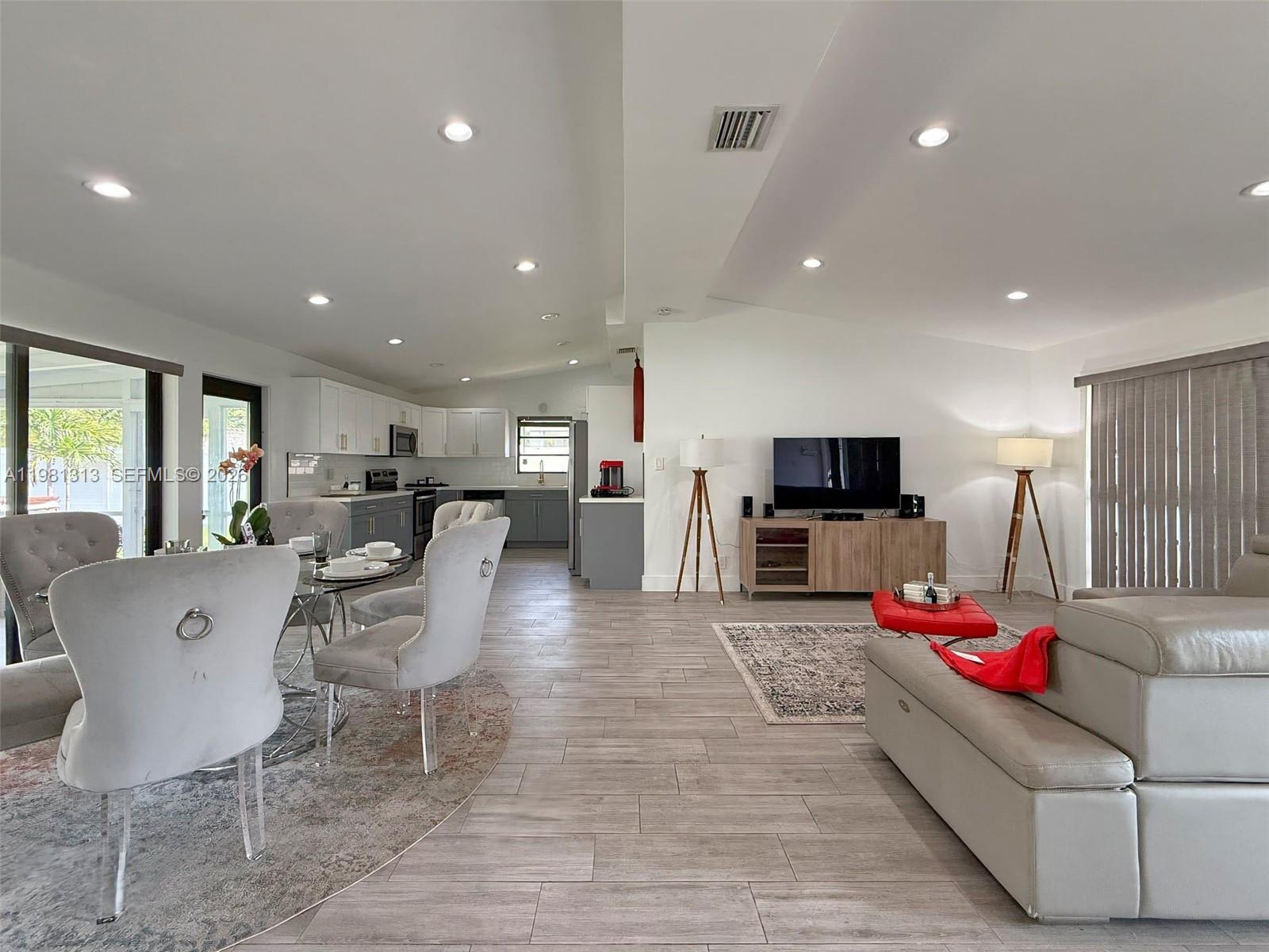 LAUDERDALE ISLES NO 2-BLK - Residential