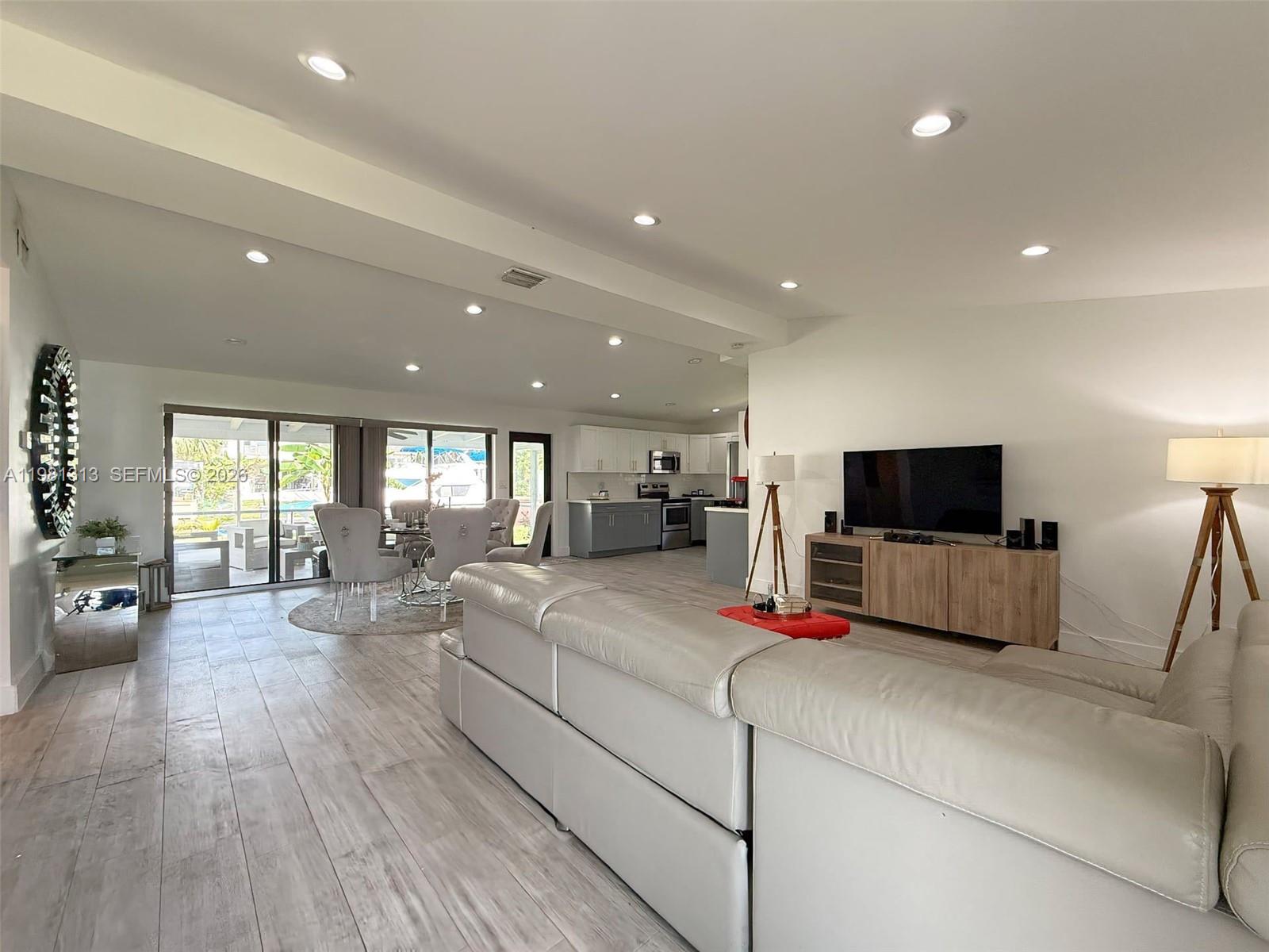 LAUDERDALE ISLES NO 2-BLK - Residential