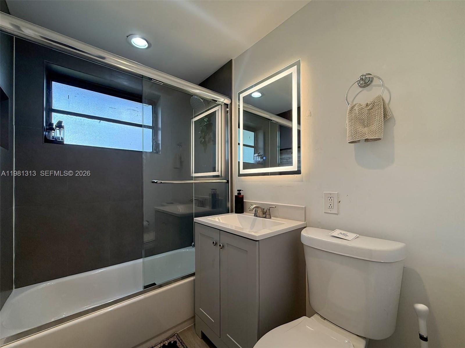 LAUDERDALE ISLES NO 2-BLK - Residential