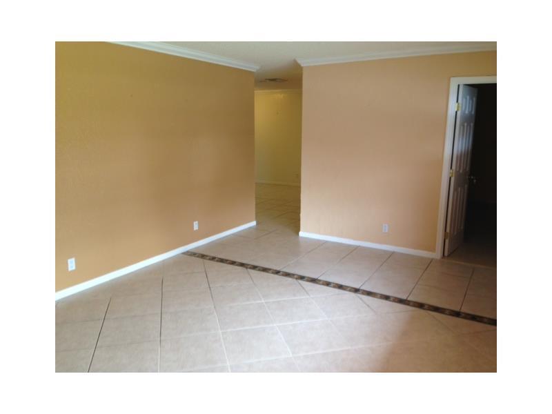 PALM-AIRE VILLAGE - Residential