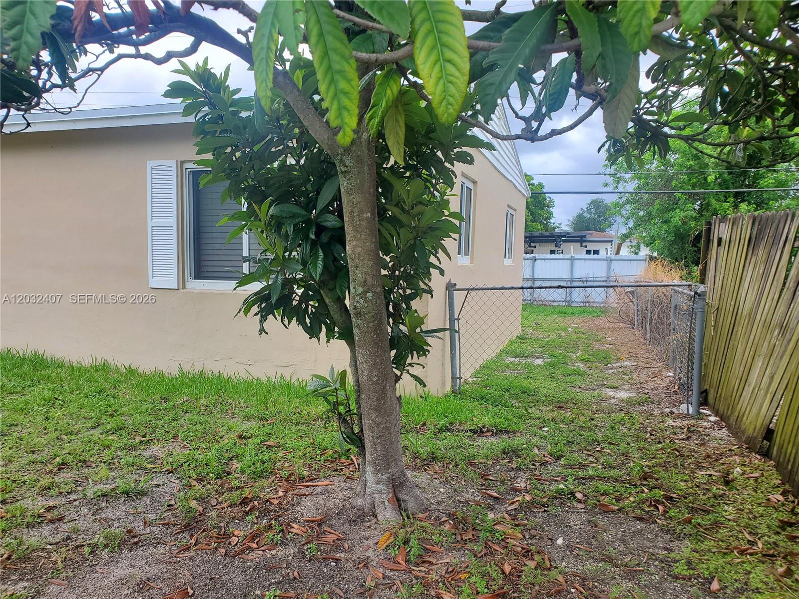 2124 SW 42nd Ter