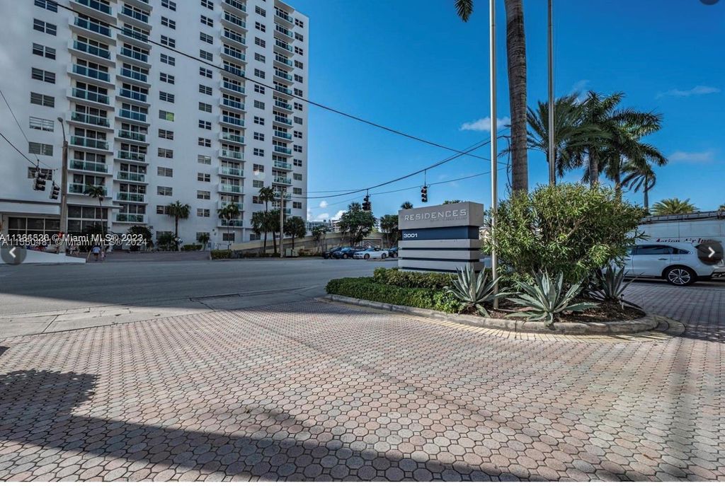 Photo of 3000 S Ocean Dr #916, Hollywood, FL 33019 (MLS # A11550481)