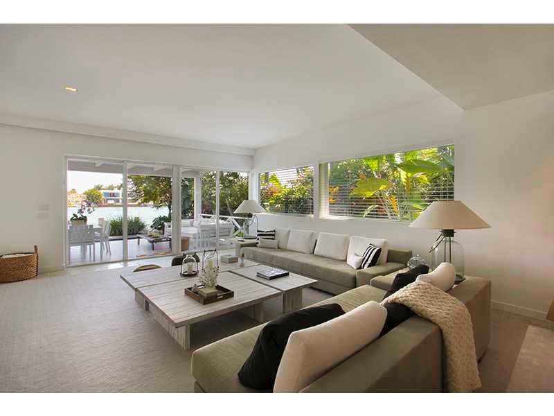 32 53 42 SAN MARINO ISLAN - Residential