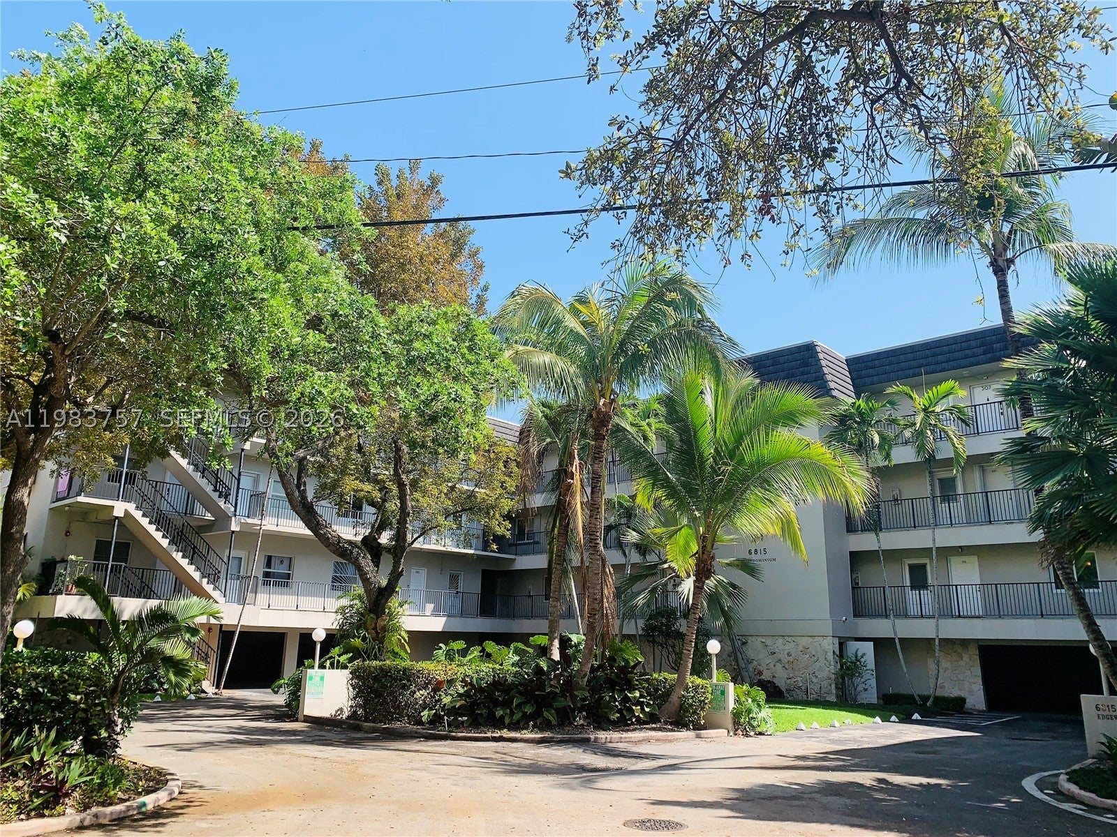 6815 Edgewater Dr 105