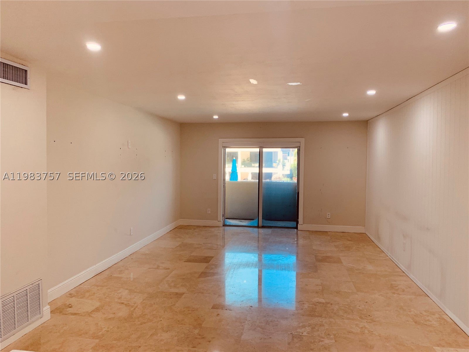 6815 Edgewater Dr 105