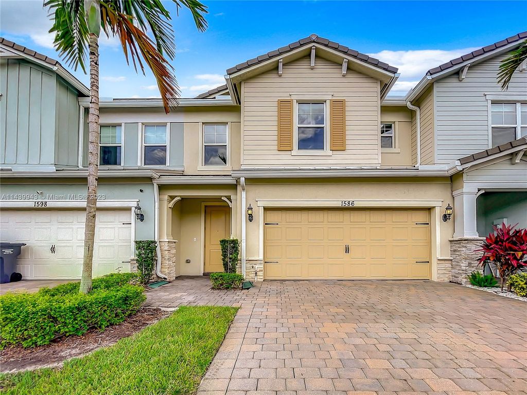 Photo of 1586 Myrtle Oak Ter, Hollywood, FL 33021 (MLS # A11439943)