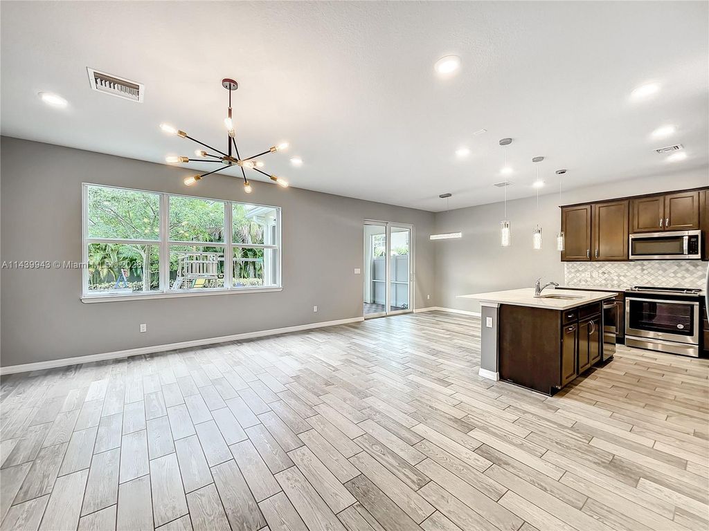 Photo of 1586 Myrtle Oak Ter, Hollywood, FL 33021 (MLS # A11439943)