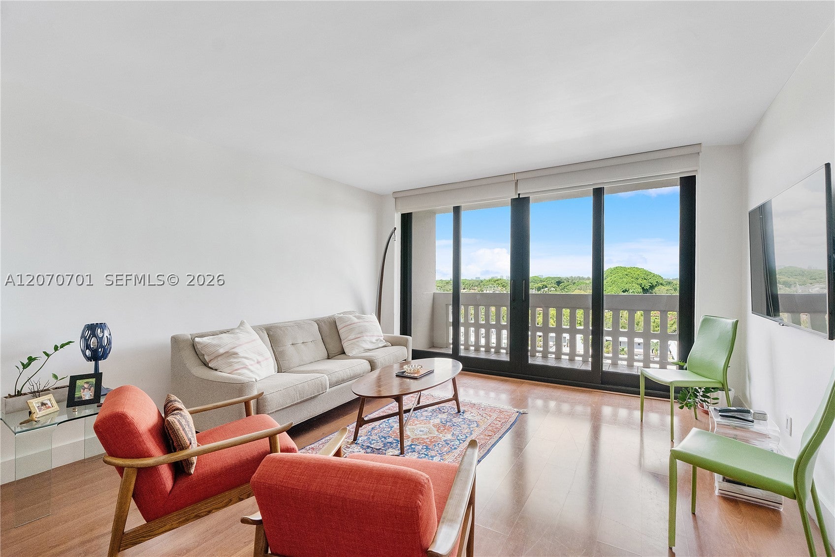90 Edgewater Dr 917