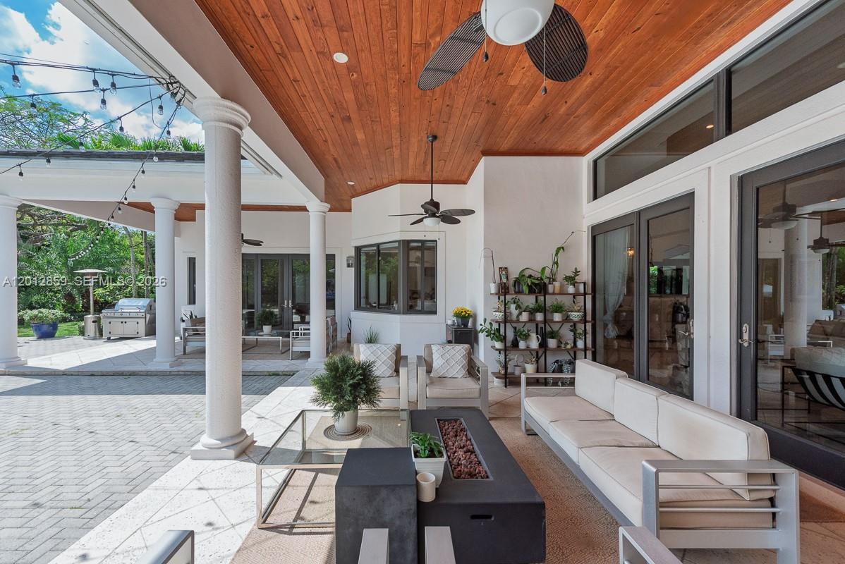 OAK RIDGE FALLS THIRD ADD - Residential