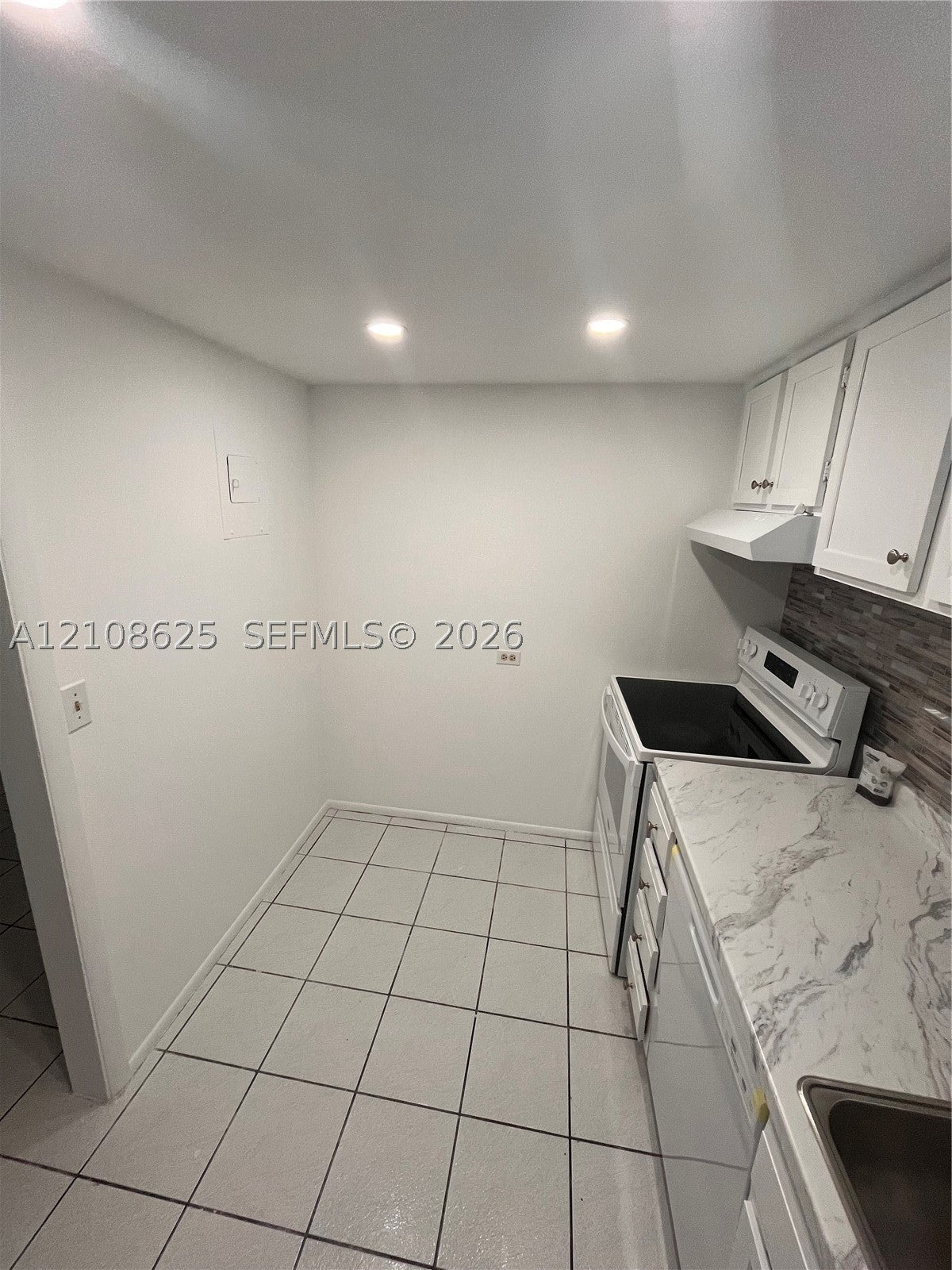 3650 Inverrary Dr 1Q, Lauderhill FL 33319
