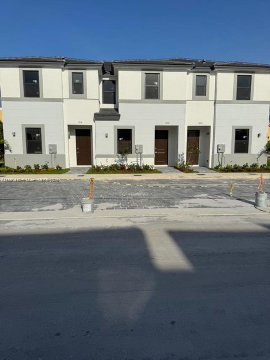 NEW CONSTRUCTION OF 45 VILLAS, 3 AND 4 BEDROOMS AVAILABLE, ALL TILED-ON 1ST FLOOR, LAMINATED FLOOR UPSTAIRS, READY TO CLOSE, FHA APPROVED, SELLER WILL PAY FOR ALL CLOSING COSTS WITH THE PREFERRED LENDER. EASY TO SHOW.
4 BEDROOMS AND 3.5 BATHROOMS, ONE BEDROOM AND FULL BATHROOM ON 1ST FLOOR.