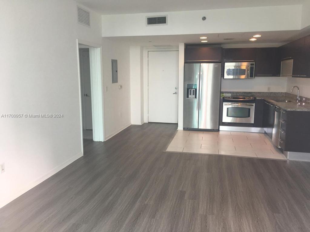 THE PLAZA 901 BRICKELL CO - Residential