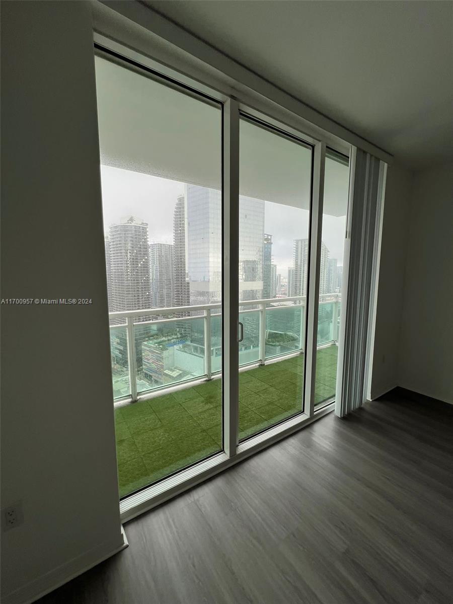 THE PLAZA 901 BRICKELL CO - Residential