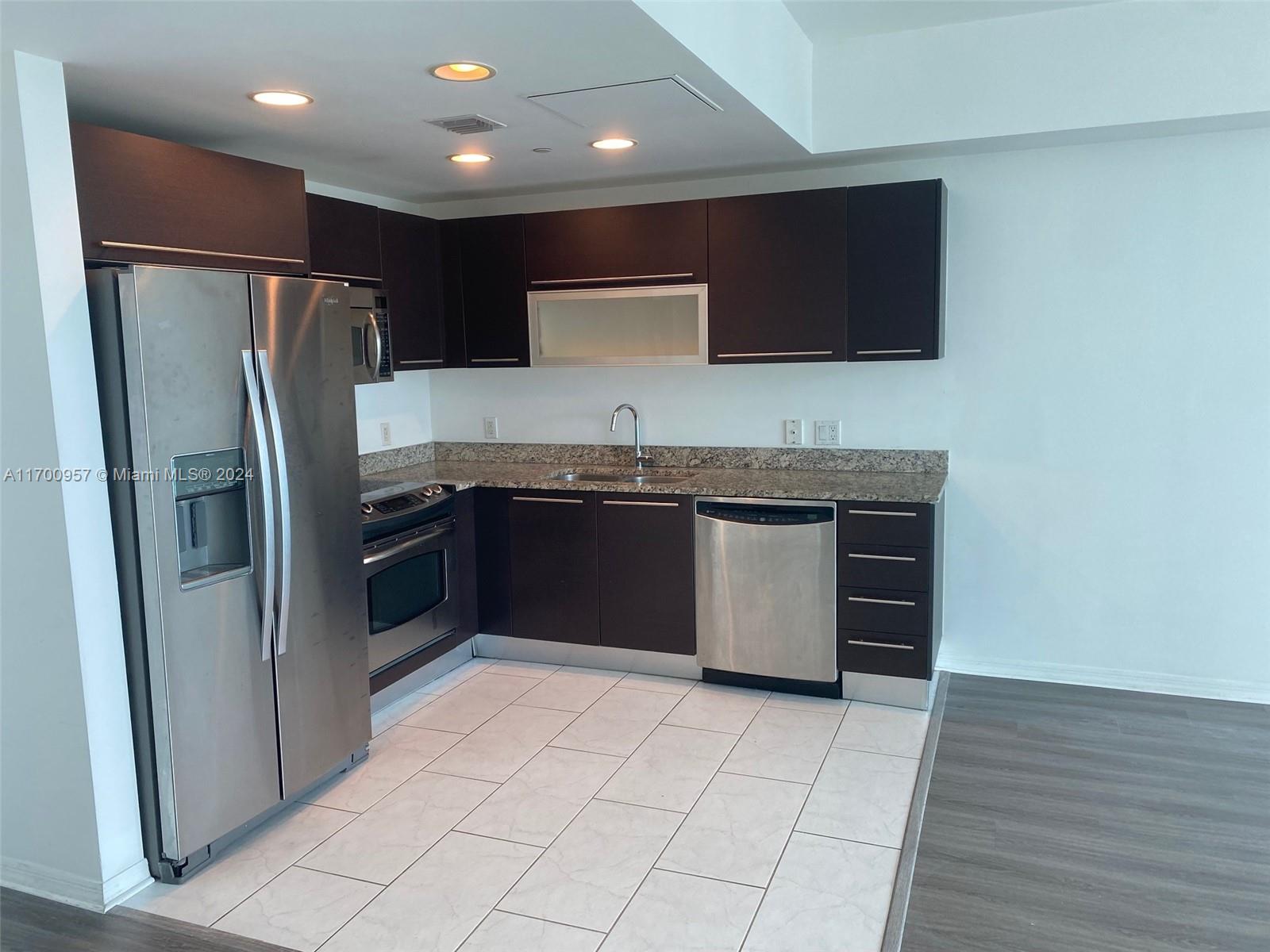 THE PLAZA 901 BRICKELL CO - Residential