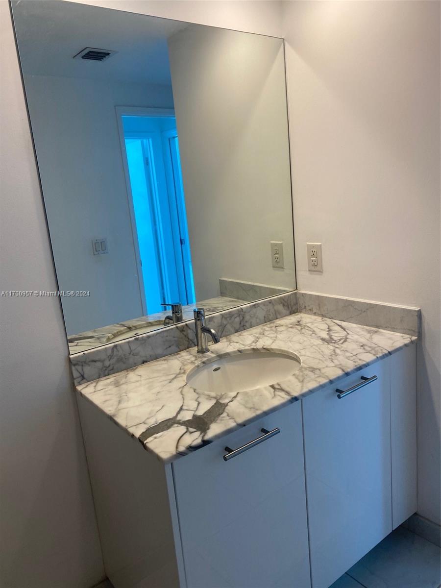THE PLAZA 901 BRICKELL CO - Residential