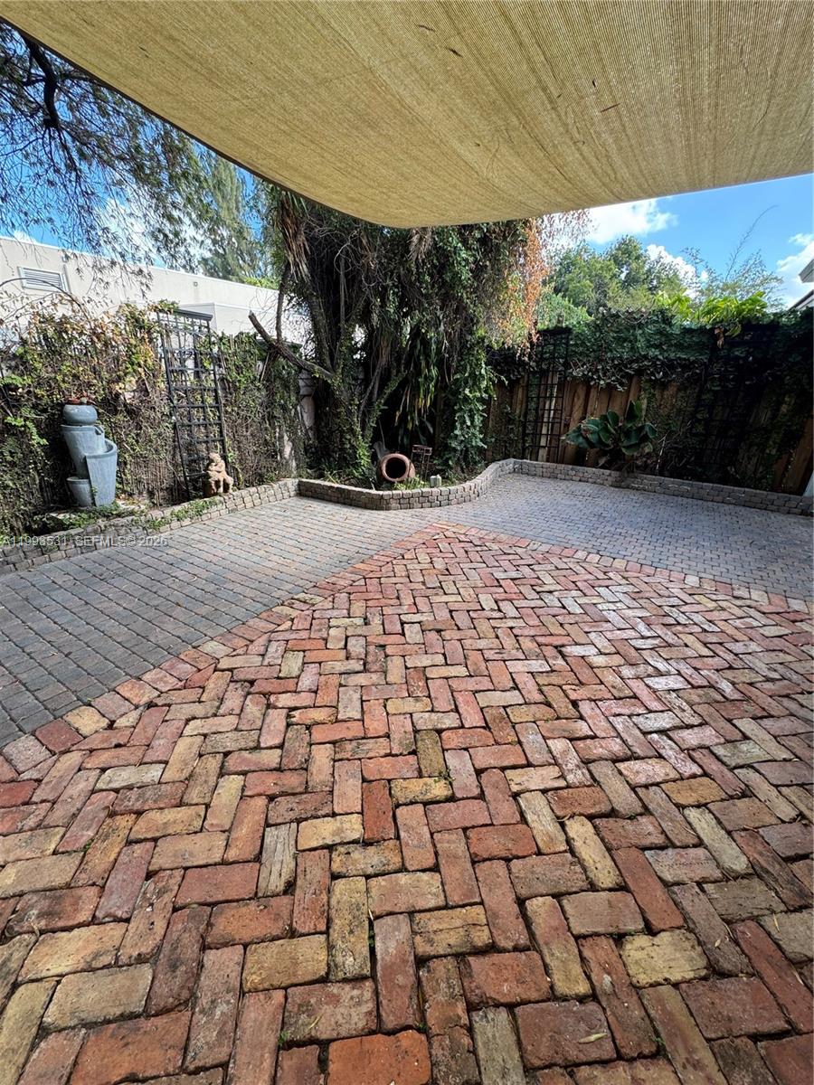 PATIO HOMES OF DORAL PINE - Residential Lease