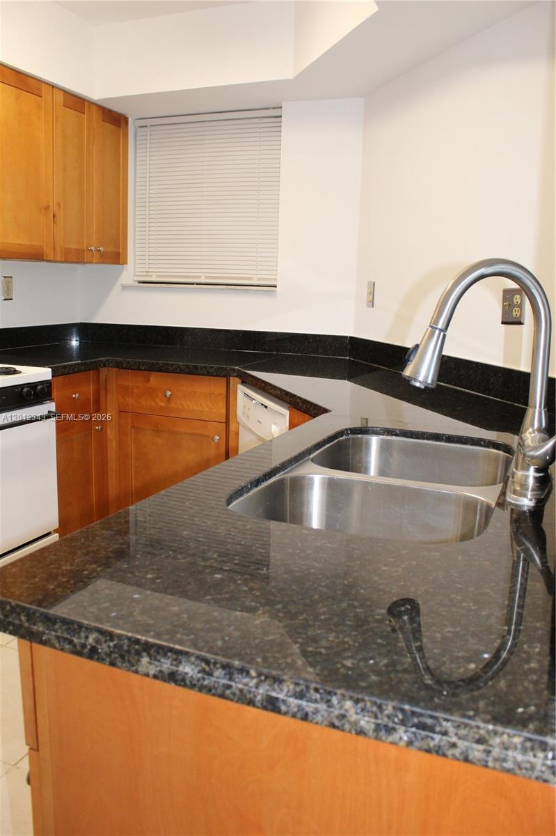 VERABELLA FALLS CONDO - Residential Lease