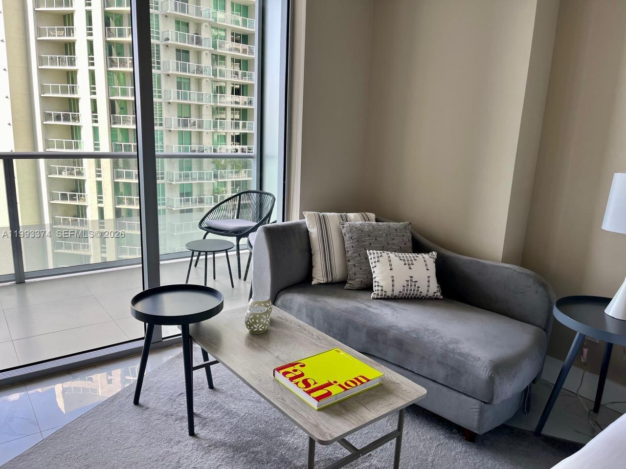 1300 Brickell Bay Dr 1806