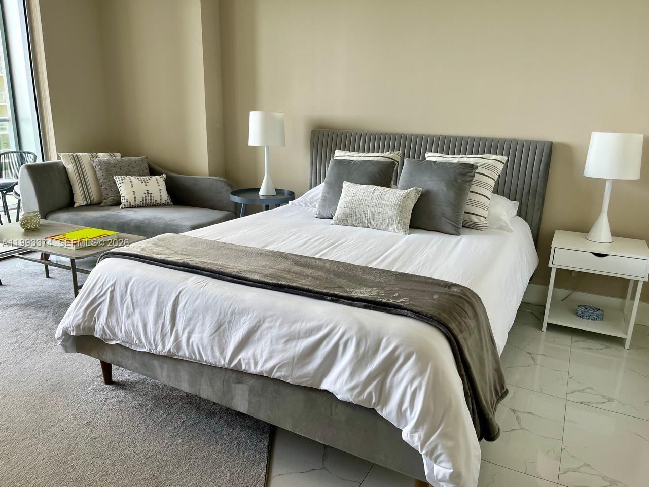 1300 Brickell Bay Dr 1806