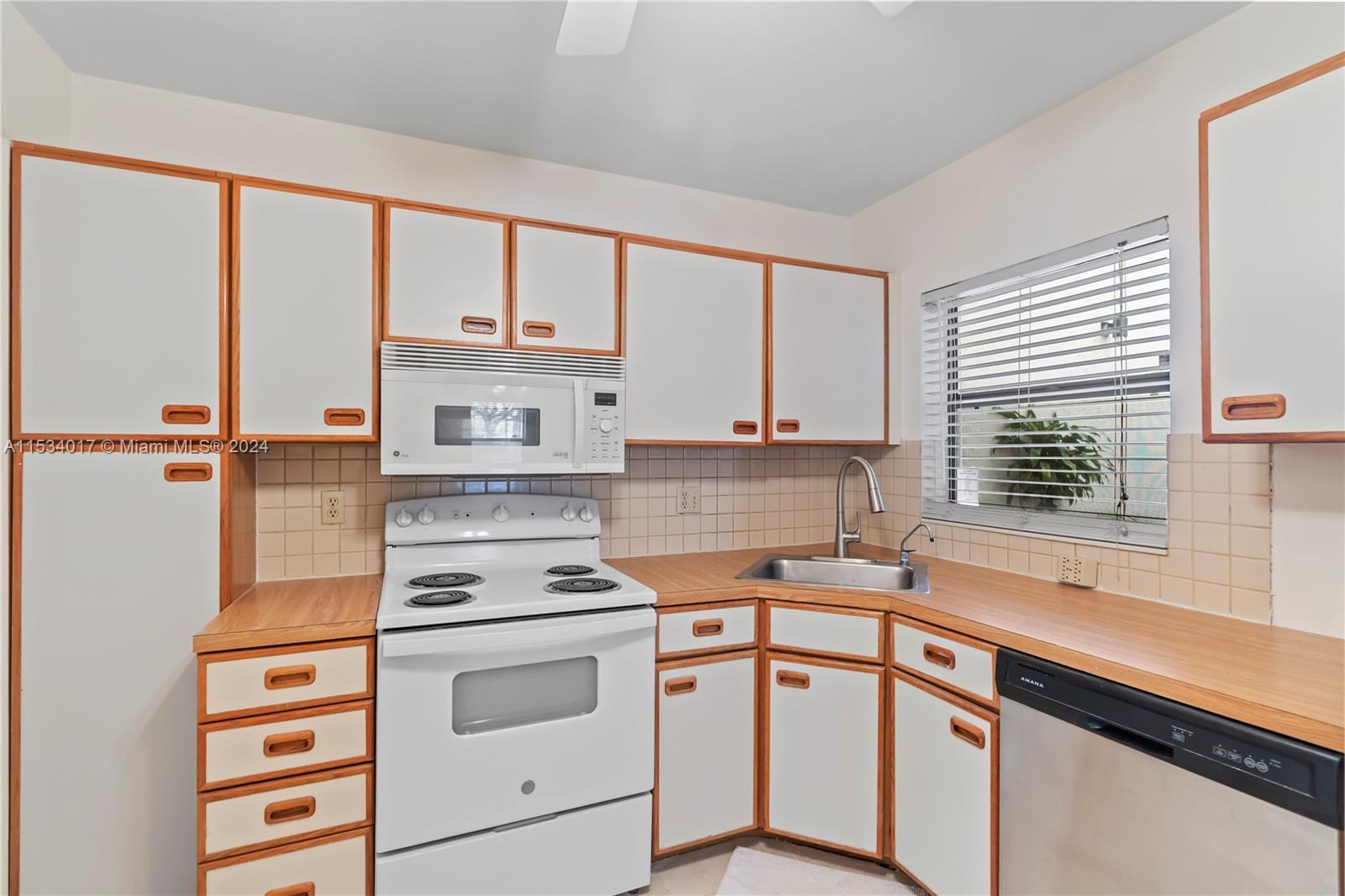 APPLEWOOD VILLAGE III-B C - Residential