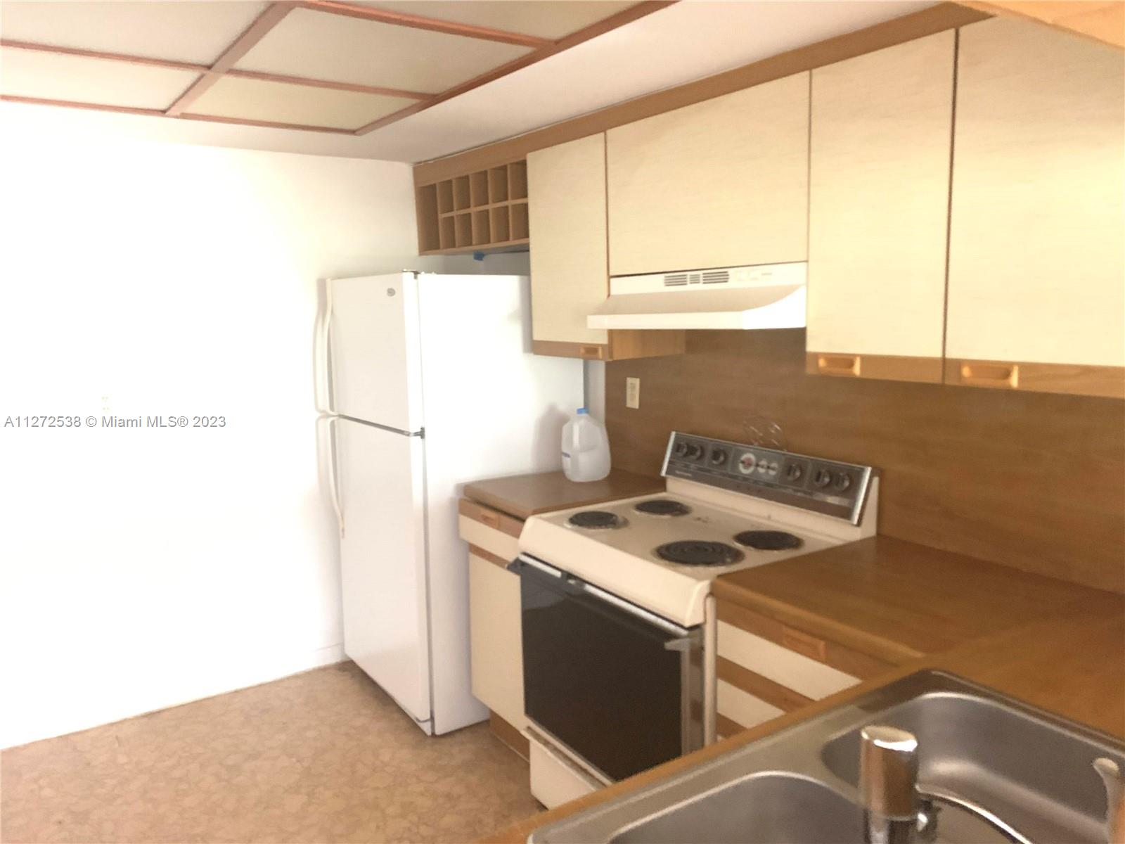 KENLAND POINTE CONDO II - Residential