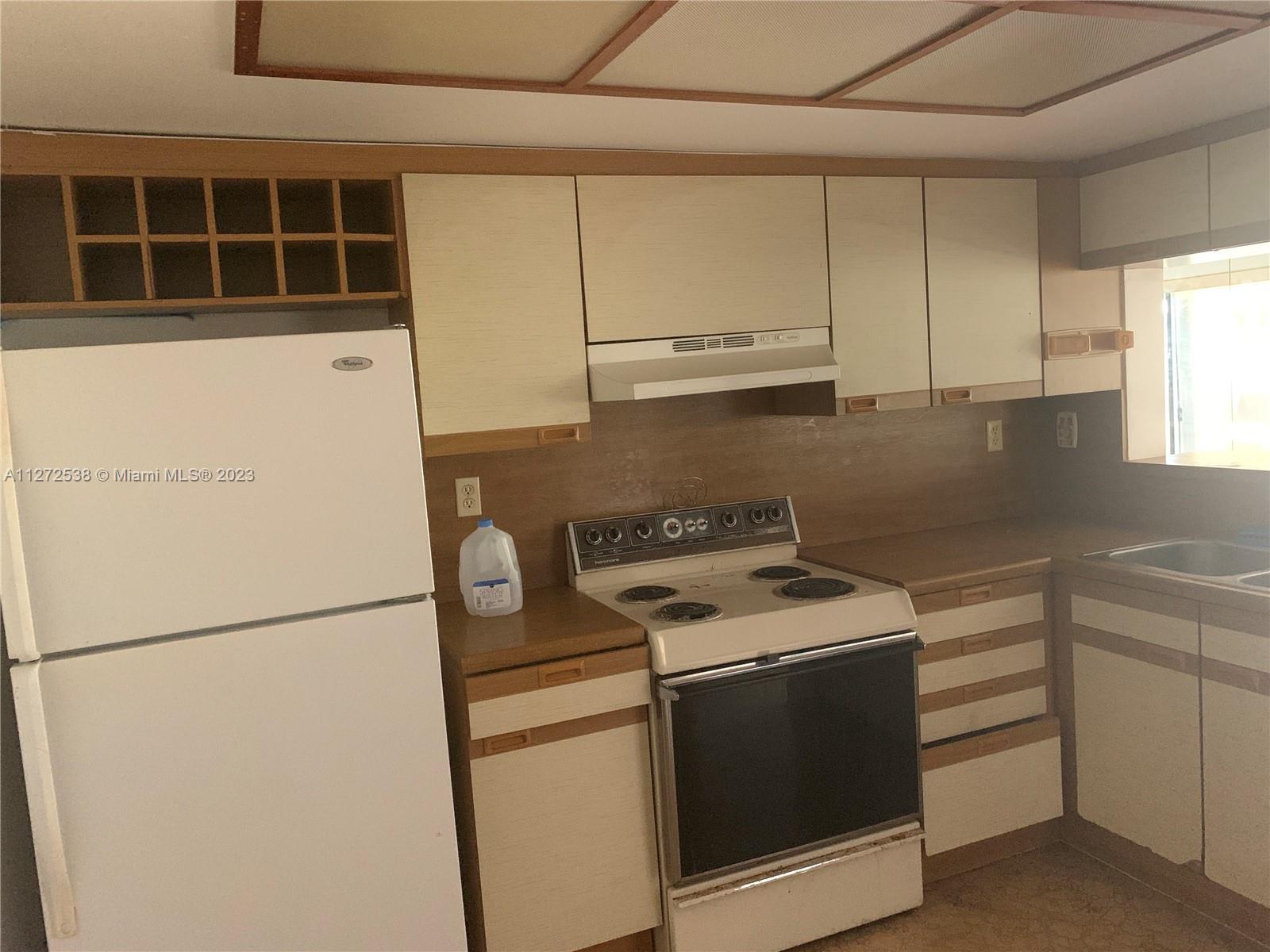 KENLAND POINTE CONDO II - Residential