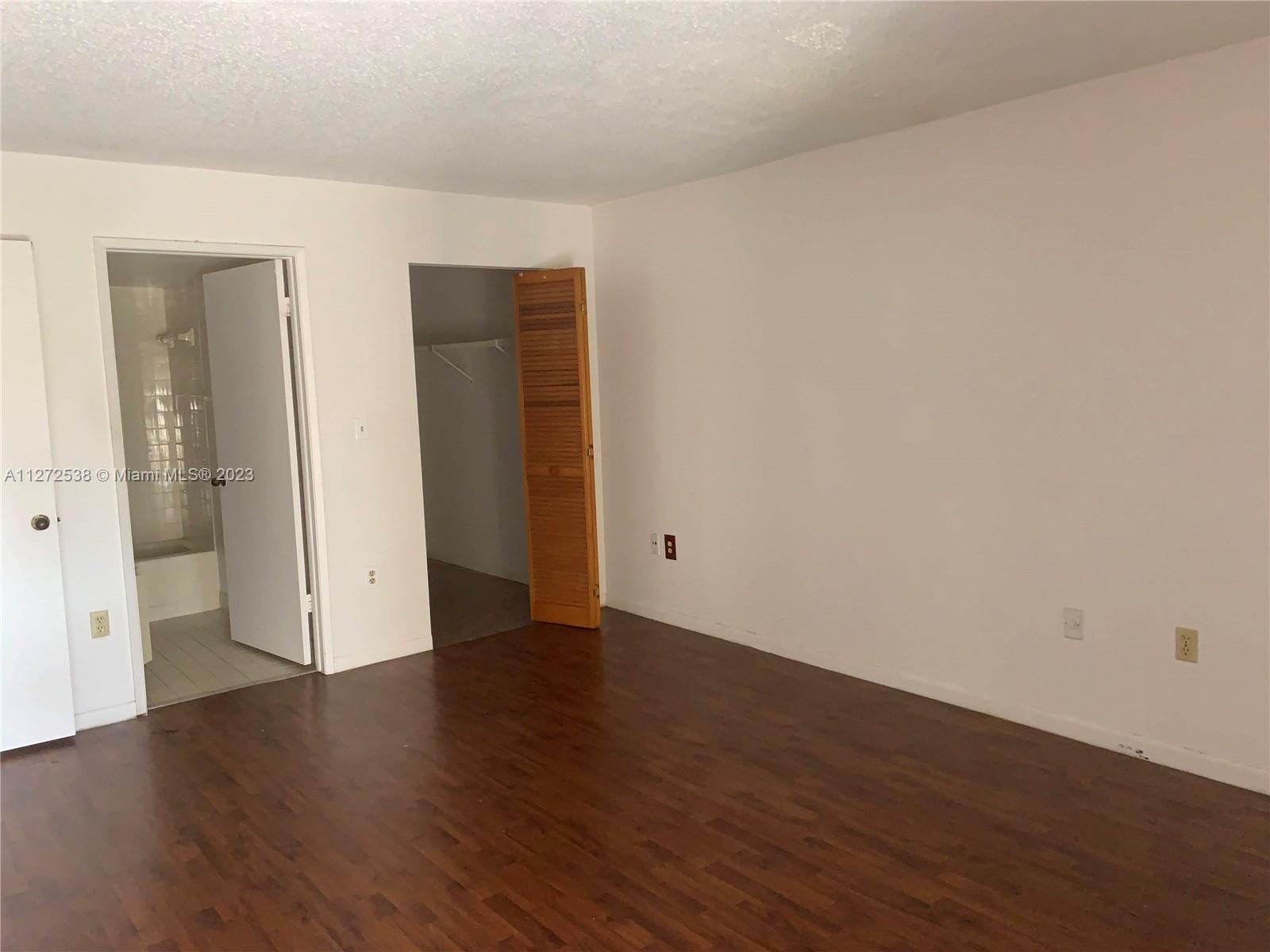 KENLAND POINTE CONDO II - Residential