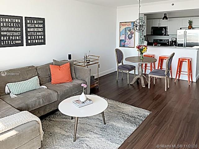 DA VINCI ON DOUGLAS CONDO - Residential Lease