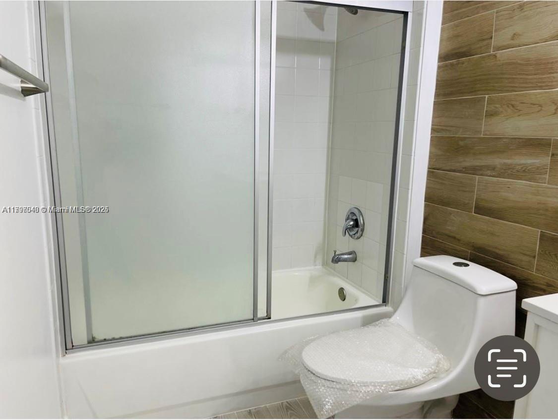 ROYAL GRAND - Residential Lease