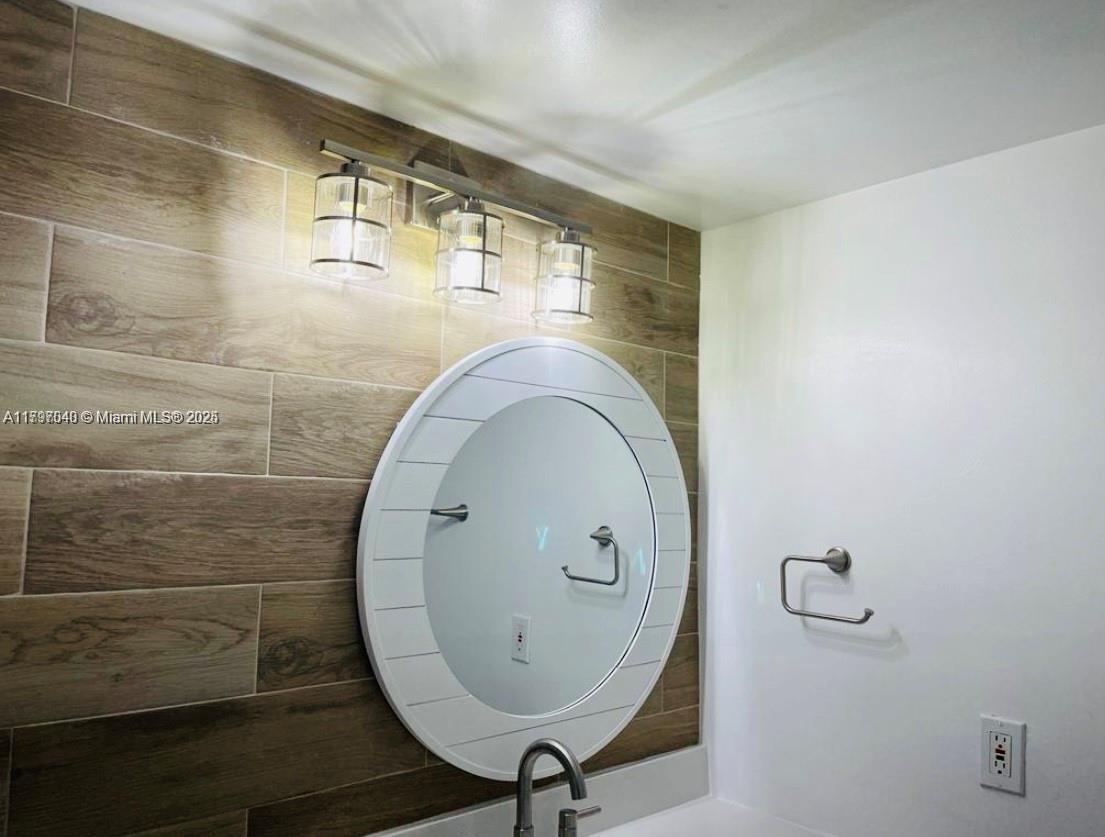 ROYAL GRAND - Residential Lease