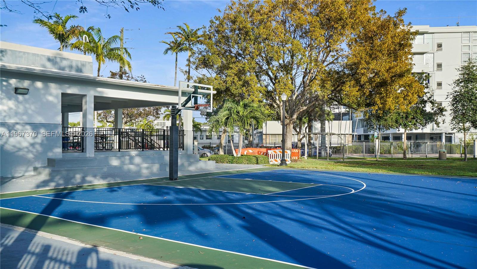 CREEK TOWERS & YACHT CLUB - Residential