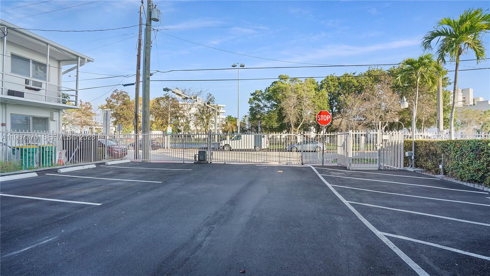 CREEK TOWERS & YACHT CLUB - Residential