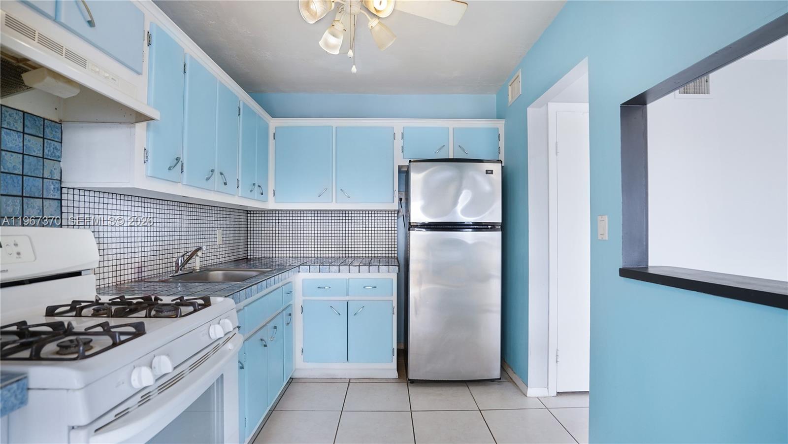 CREEK TOWERS & YACHT CLUB - Residential