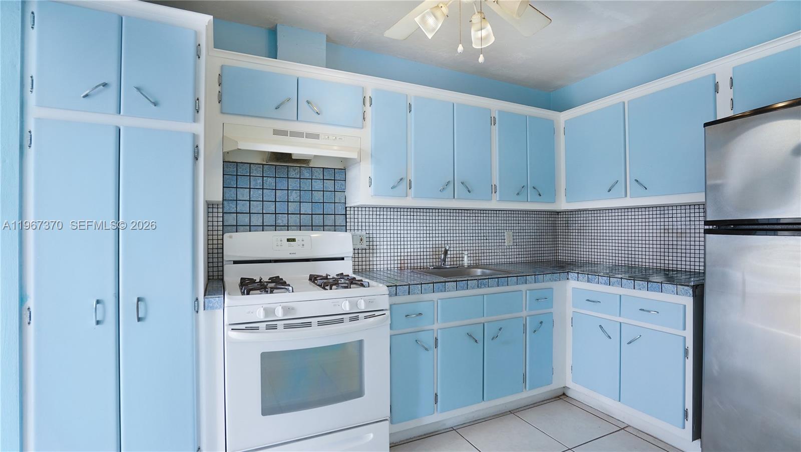 CREEK TOWERS & YACHT CLUB - Residential