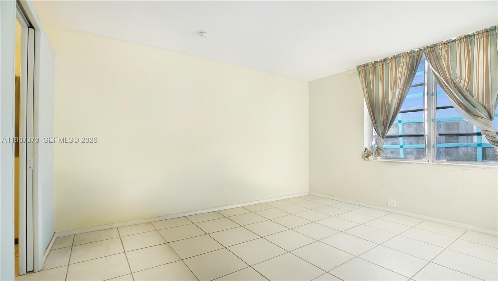 CREEK TOWERS & YACHT CLUB - Residential