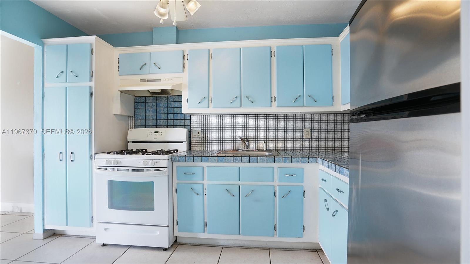 CREEK TOWERS & YACHT CLUB - Residential