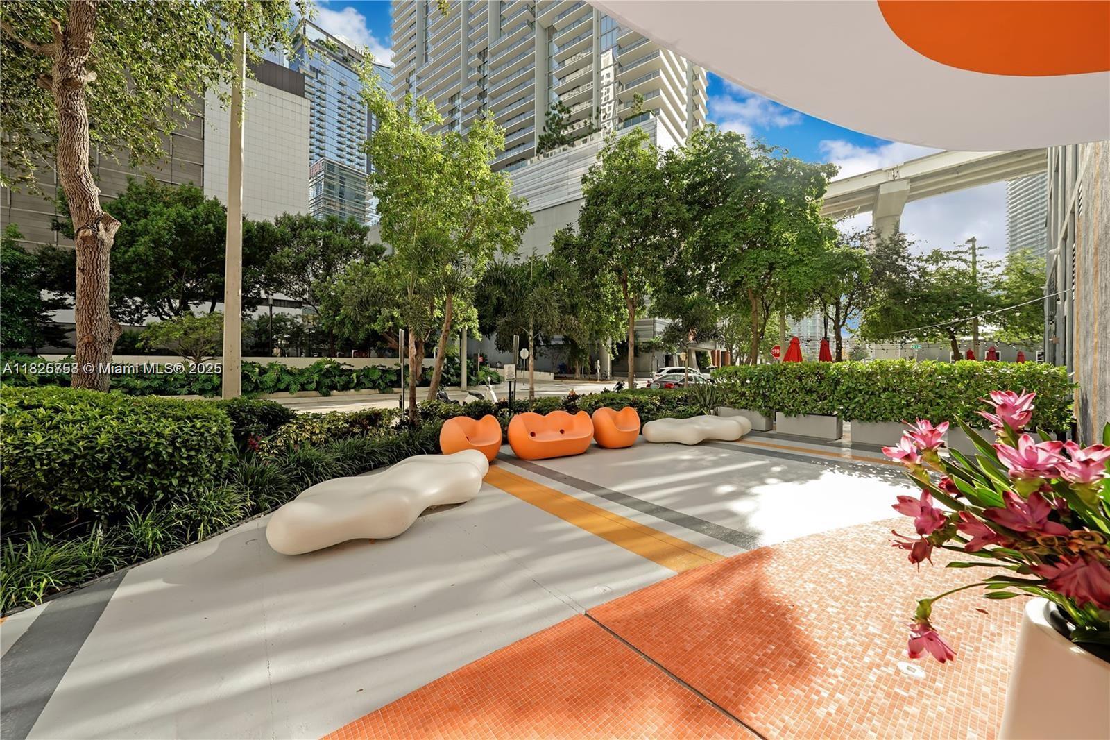 31 SE 6th St 2706