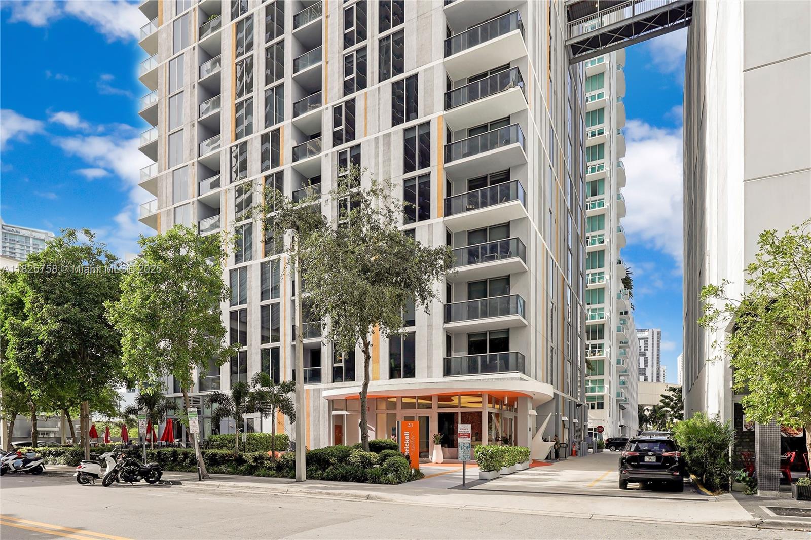 31 SE 6th St 2706