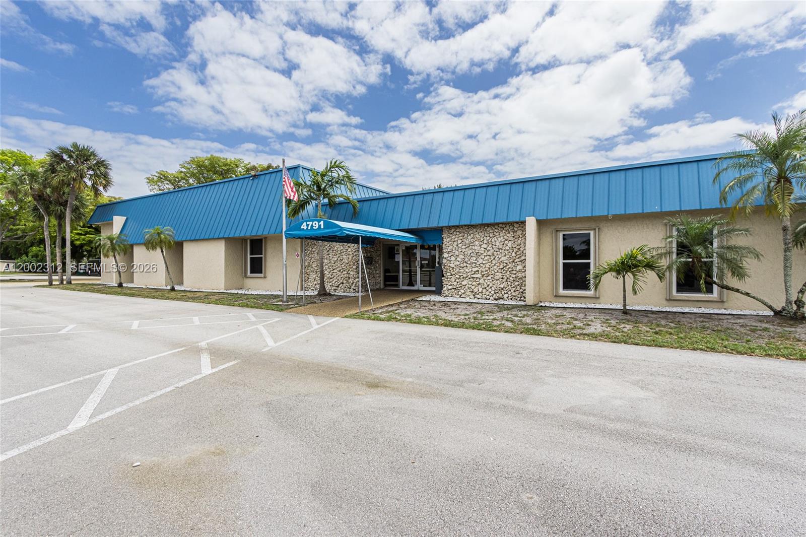 CRYSTAL LAKE 4TH SEC - Residential