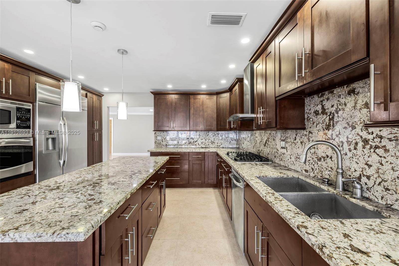 RIVIERA - Residential Lease