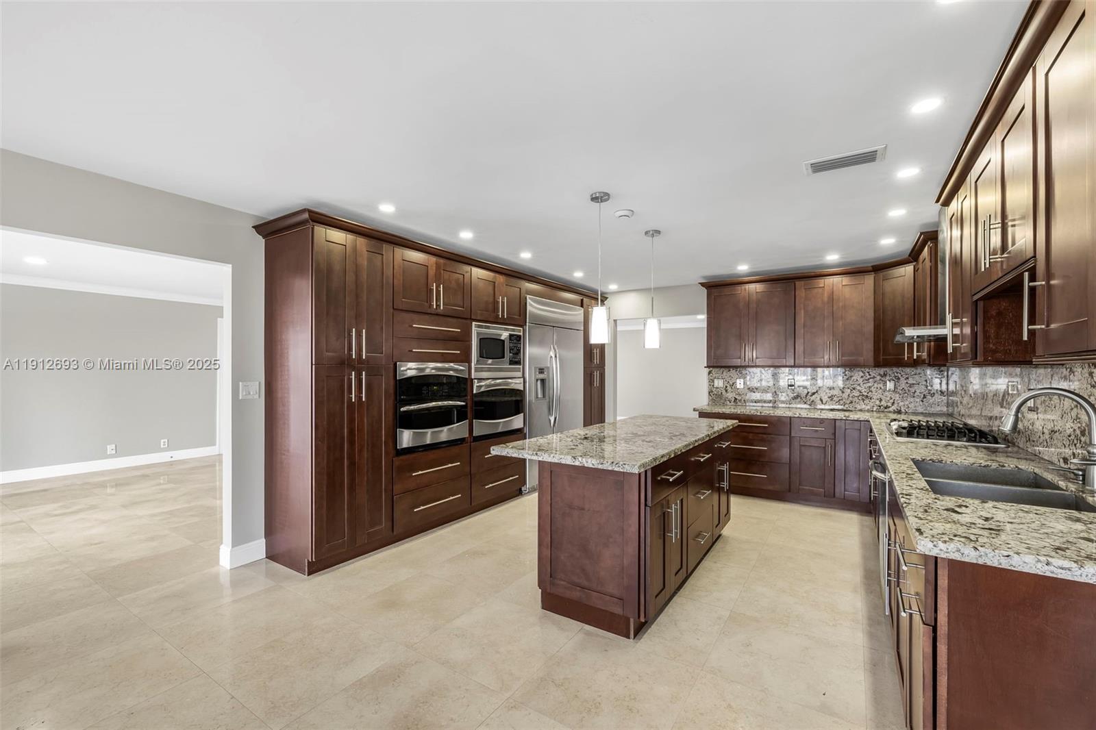 RIVIERA - Residential Lease