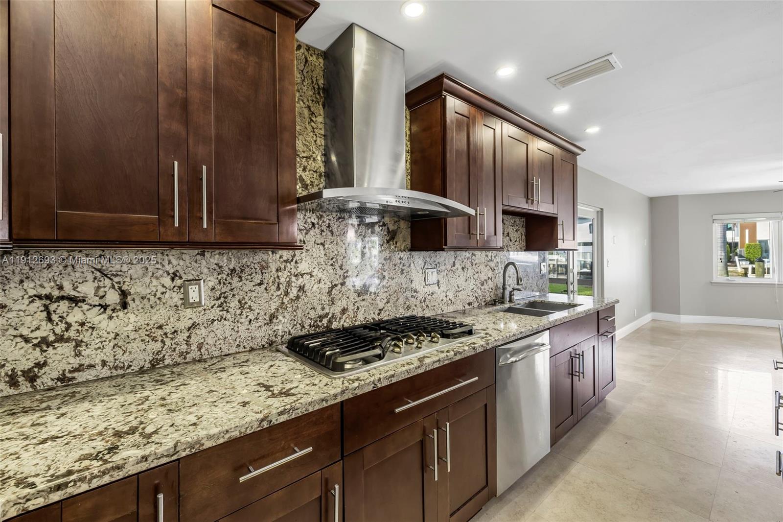 RIVIERA - Residential Lease