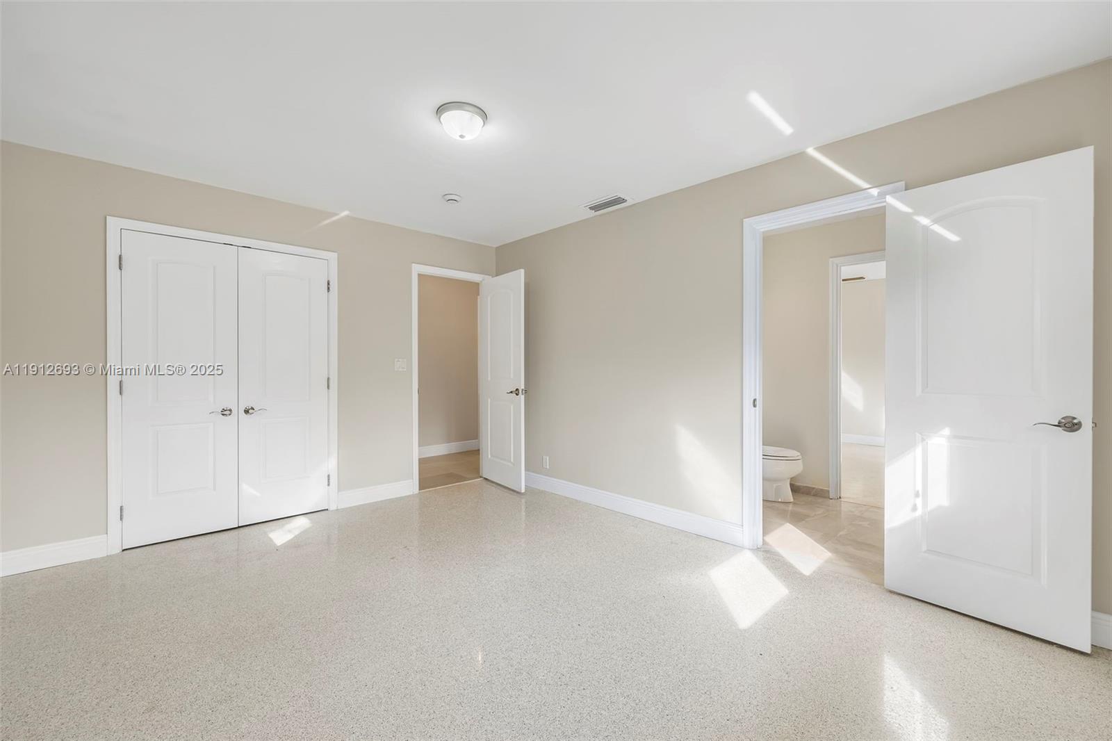 RIVIERA - Residential Lease