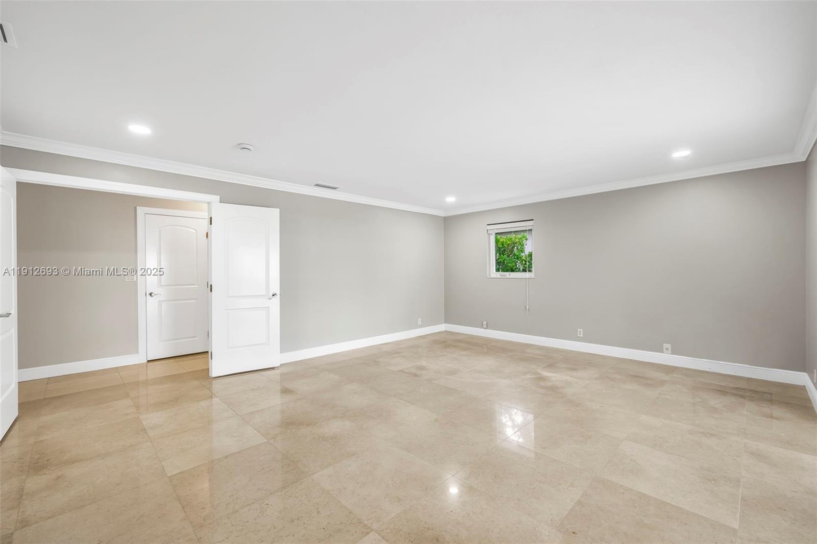 RIVIERA - Residential Lease