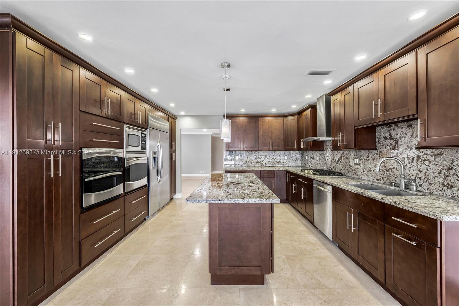 RIVIERA - Residential Lease