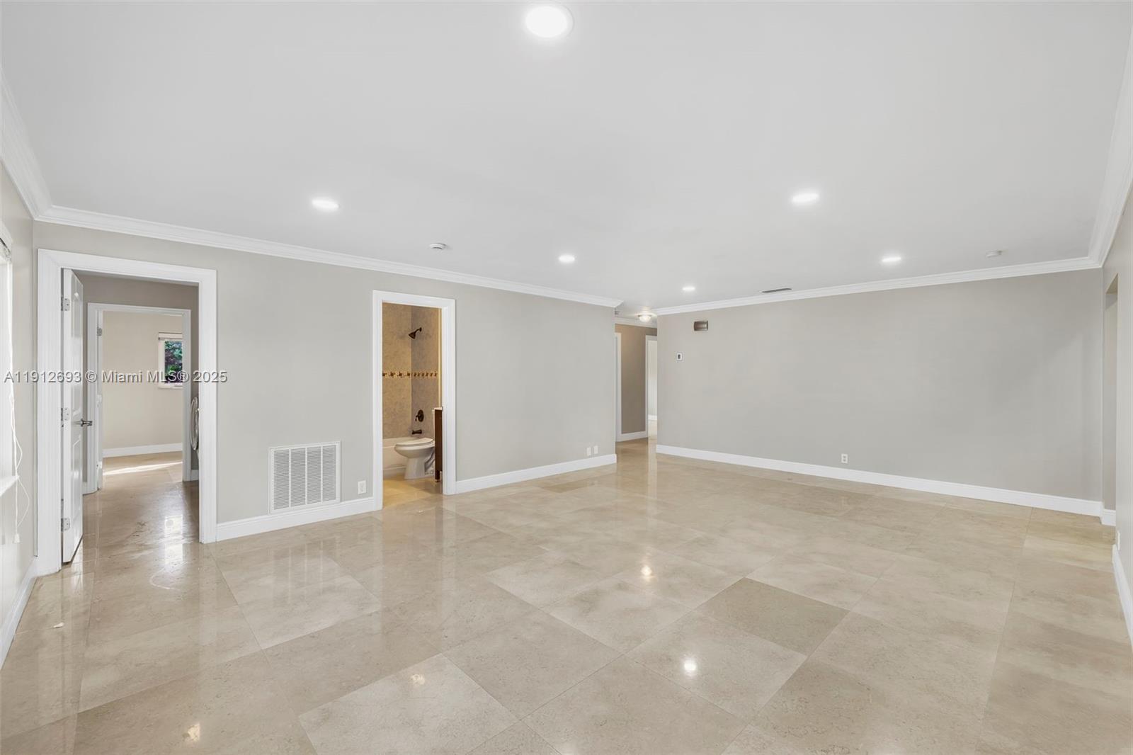 RIVIERA - Residential Lease