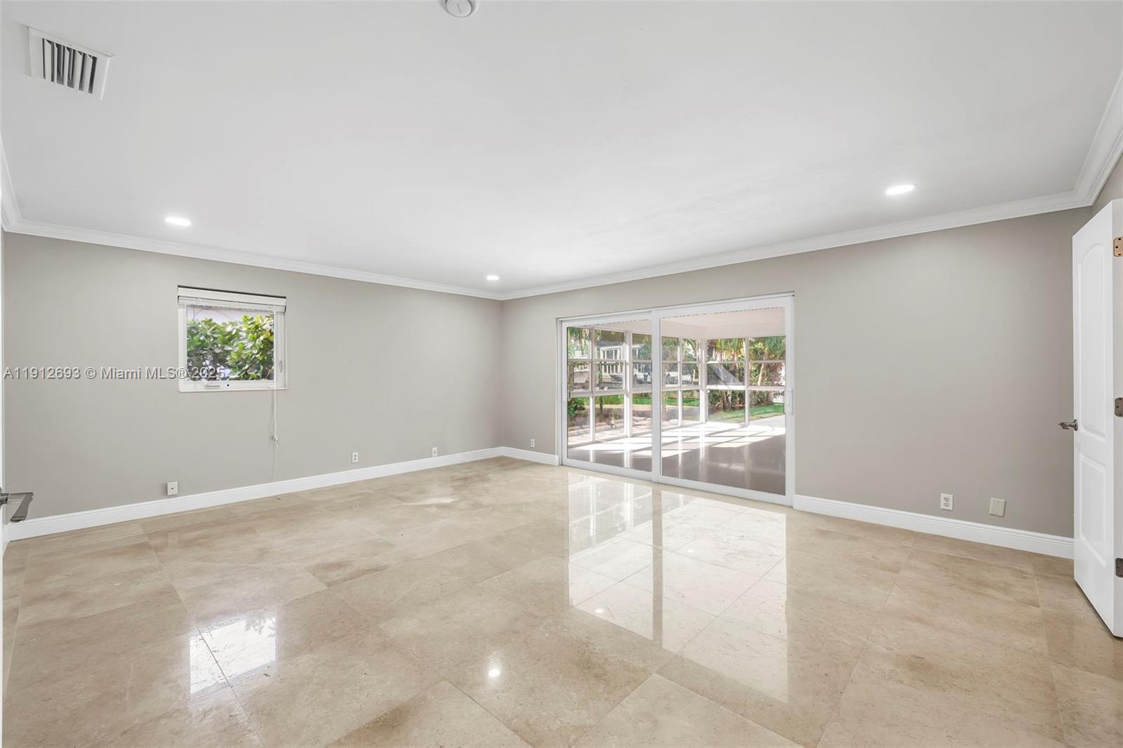 RIVIERA - Residential Lease