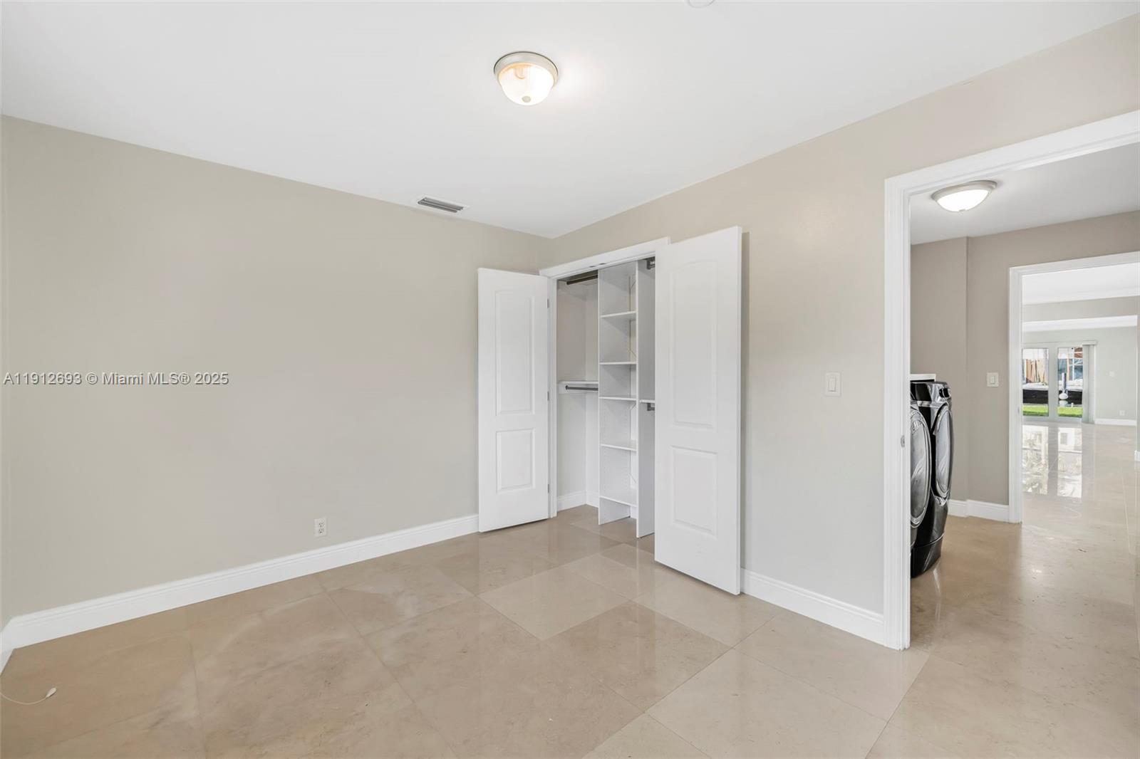 RIVIERA - Residential Lease